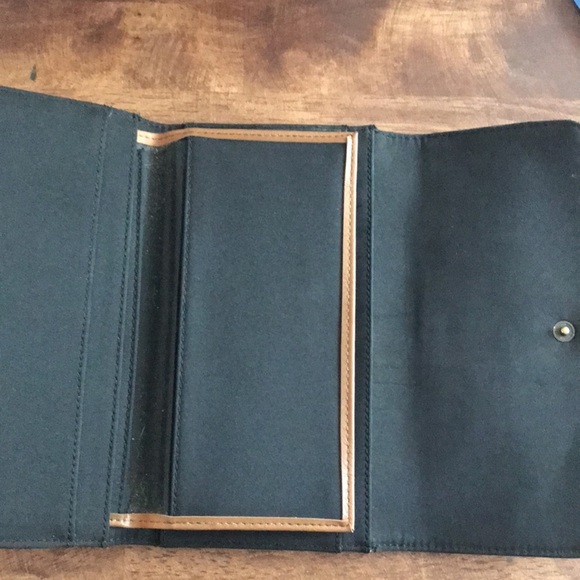 Ladies stud cross wallet - Picture 2 of 4